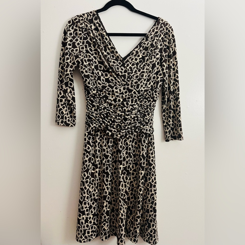 Knit dress dressbarn. Size 6 print cream/brown roused waist, v-neck and back.